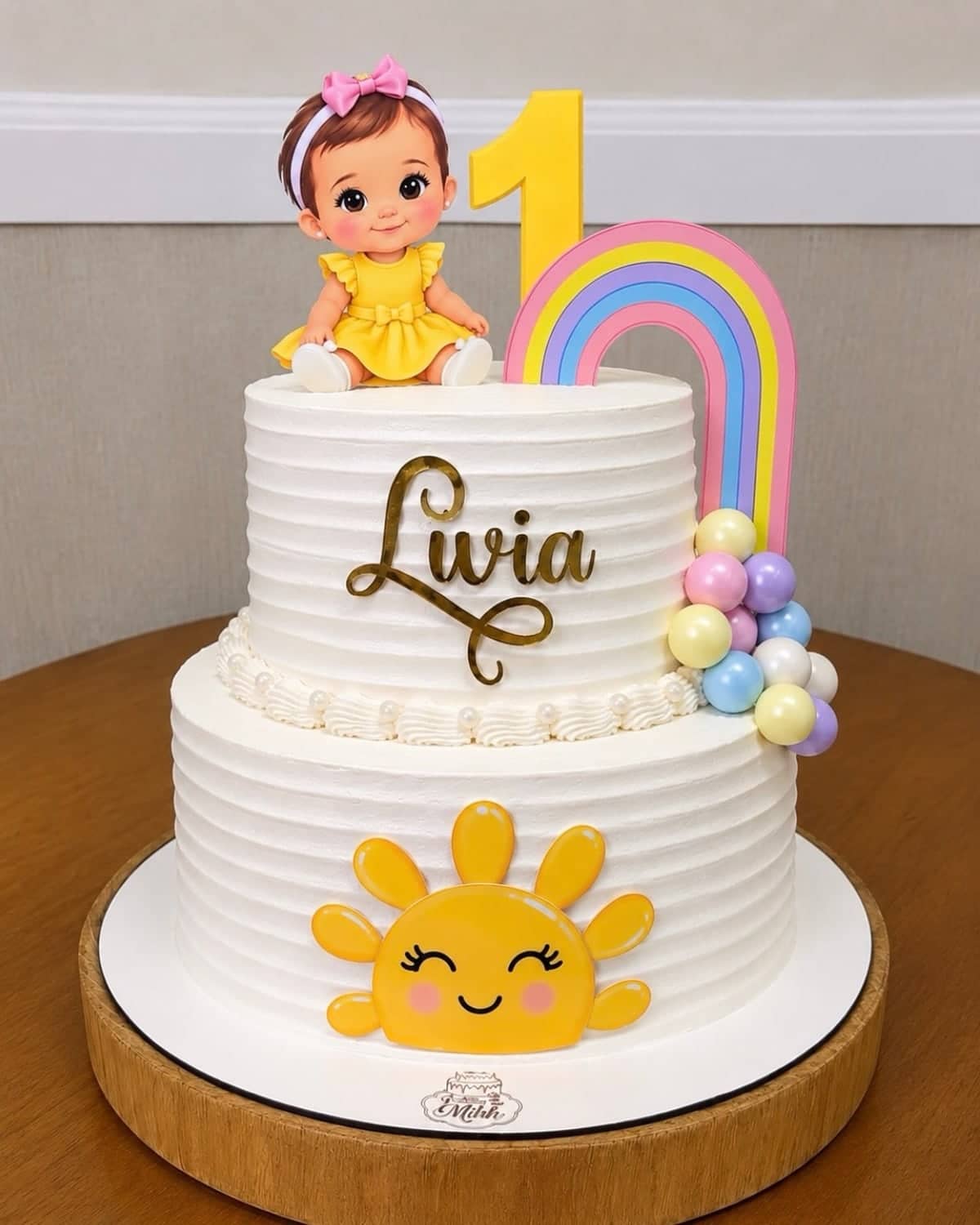 Primeiro aninho: Arco-íris, sol sorridente e boneca de topo.